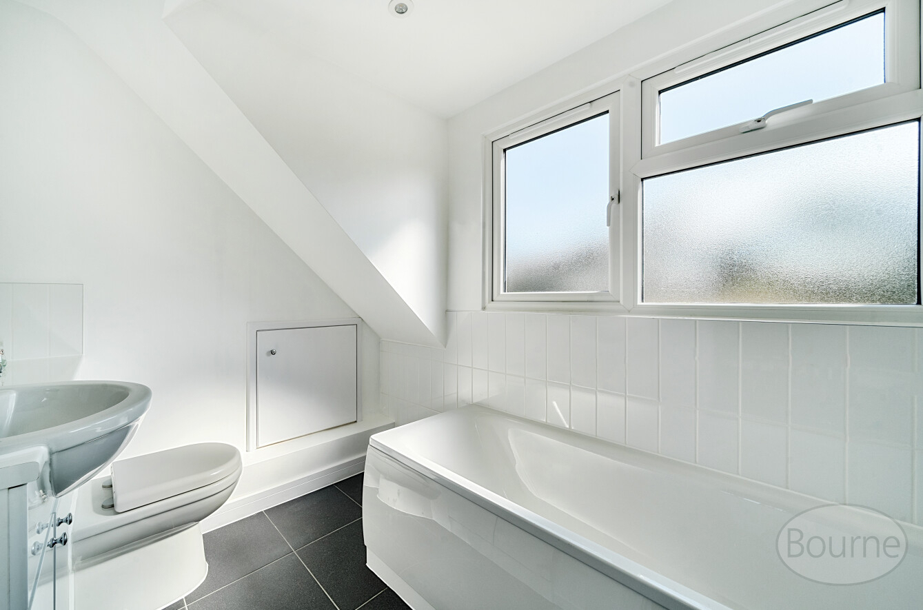 Broomwood Way, Lower Bourne, Farnham, Surrey, GU10, photo 10