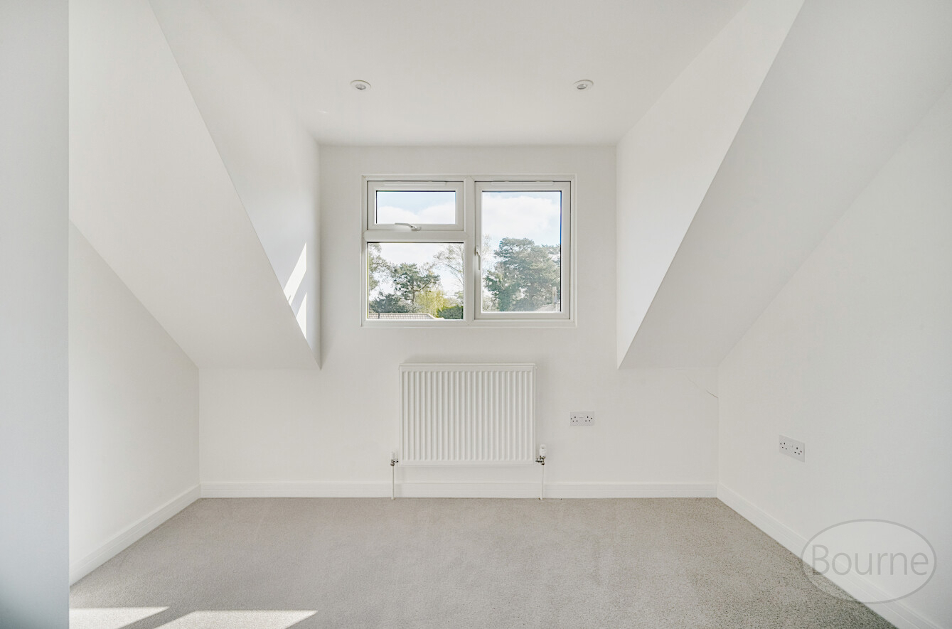 Broomwood Way, Lower Bourne, Farnham, Surrey, GU10, photo 9