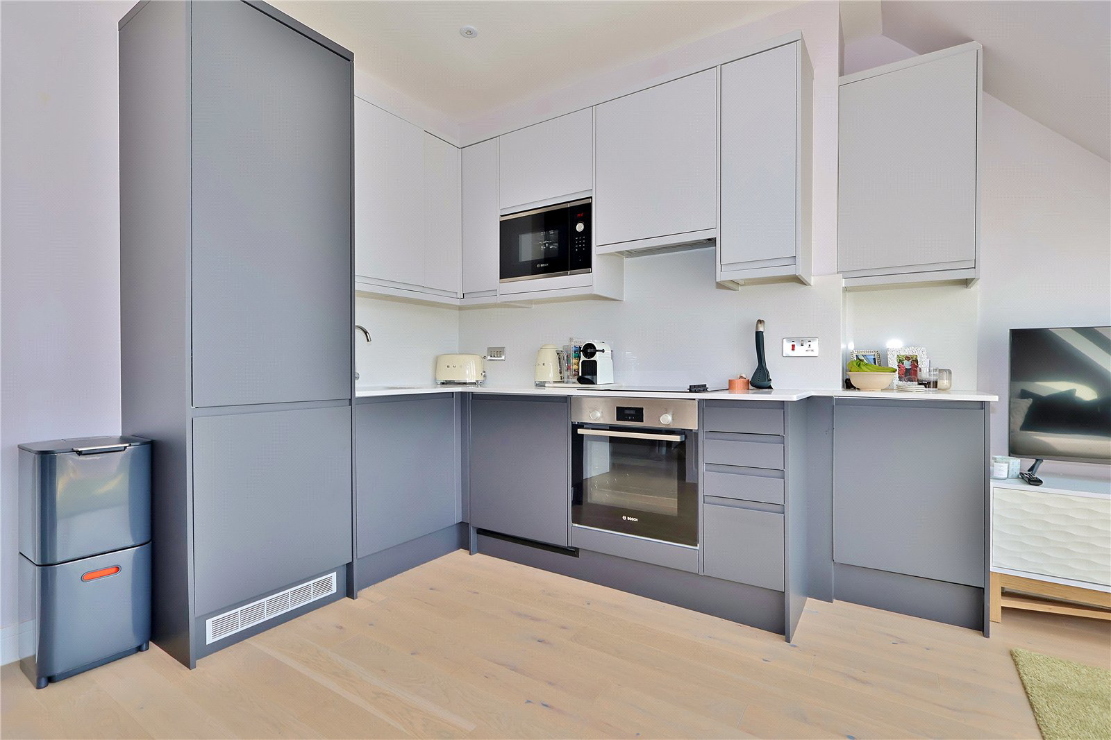 Albert Drive, Woking, Surrey, GU21, photo 4