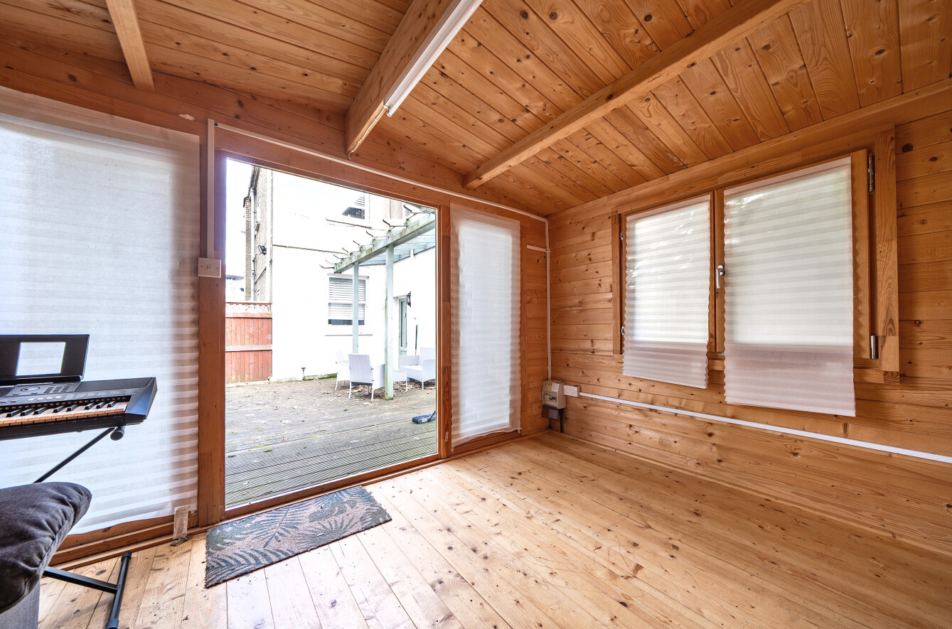 Farnham Road, Guildford, Surrey, GU1, photo 3