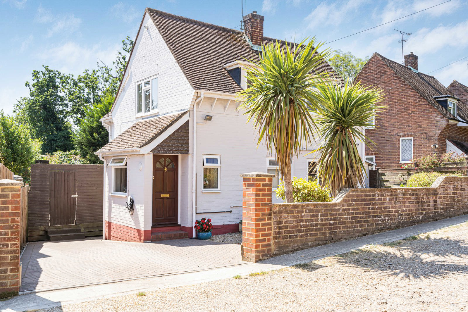 Santina Close, Farnham, Surrey, GU9
