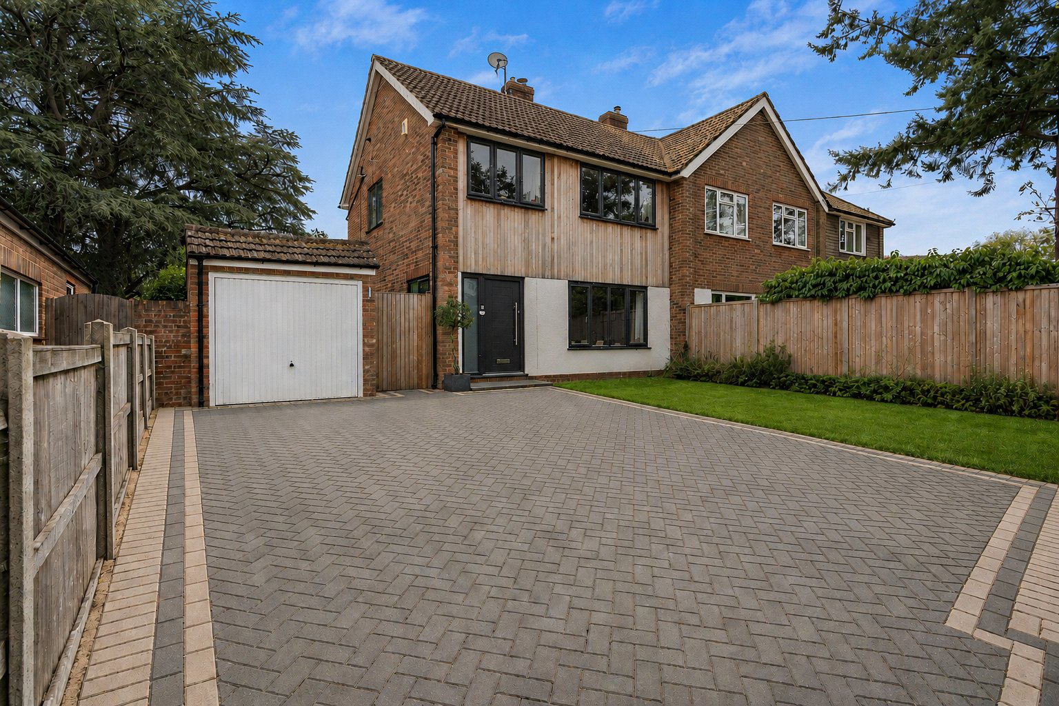 Wrecclesham Hill, Wrecclesham, Farnham, Surrey, GU10