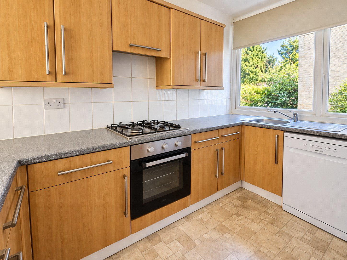 Hill View Court, Woking, Surrey, GU22, photo 4