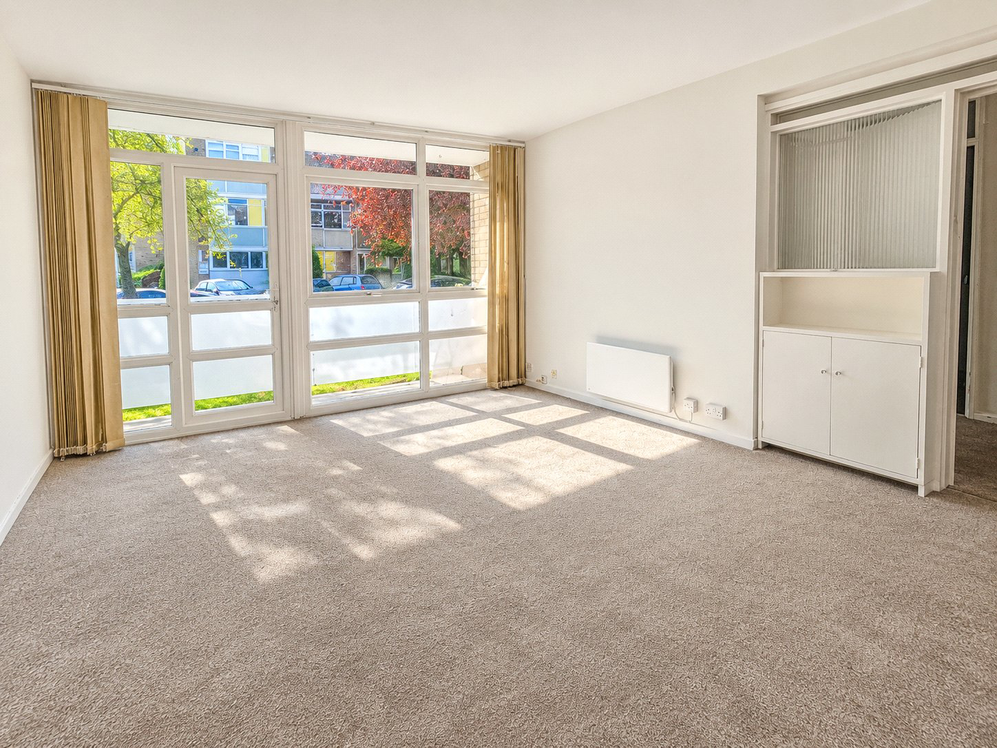 Hill View Court, Woking, Surrey, GU22, photo 2