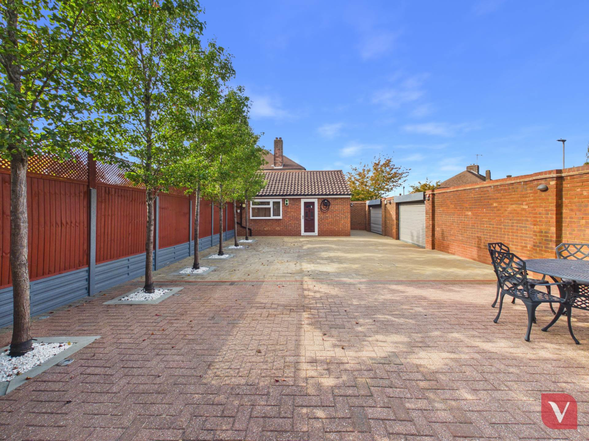 Heywood Drive, Luton, photo 26