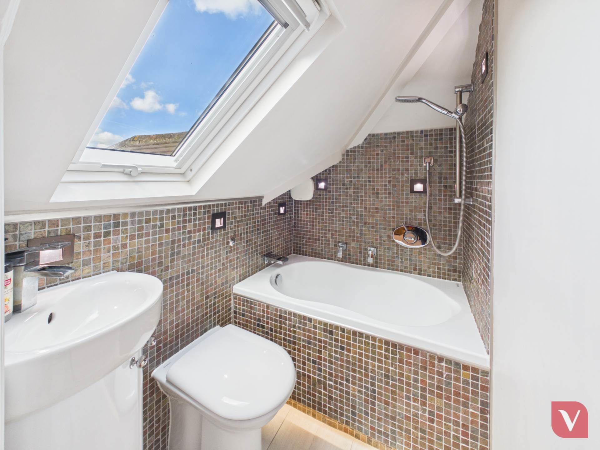 Heywood Drive, Luton, photo 19