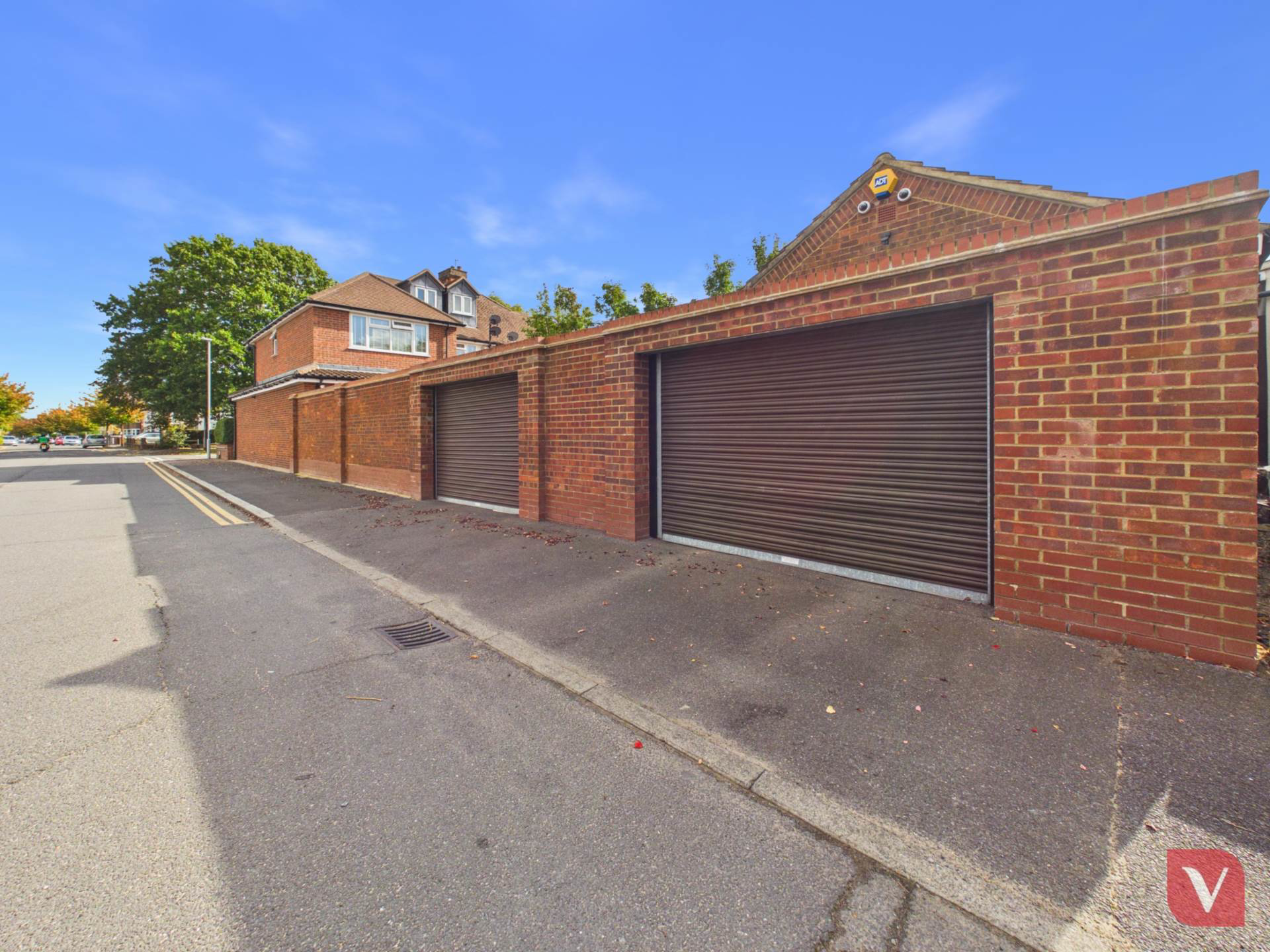 Heywood Drive, Luton, photo 29