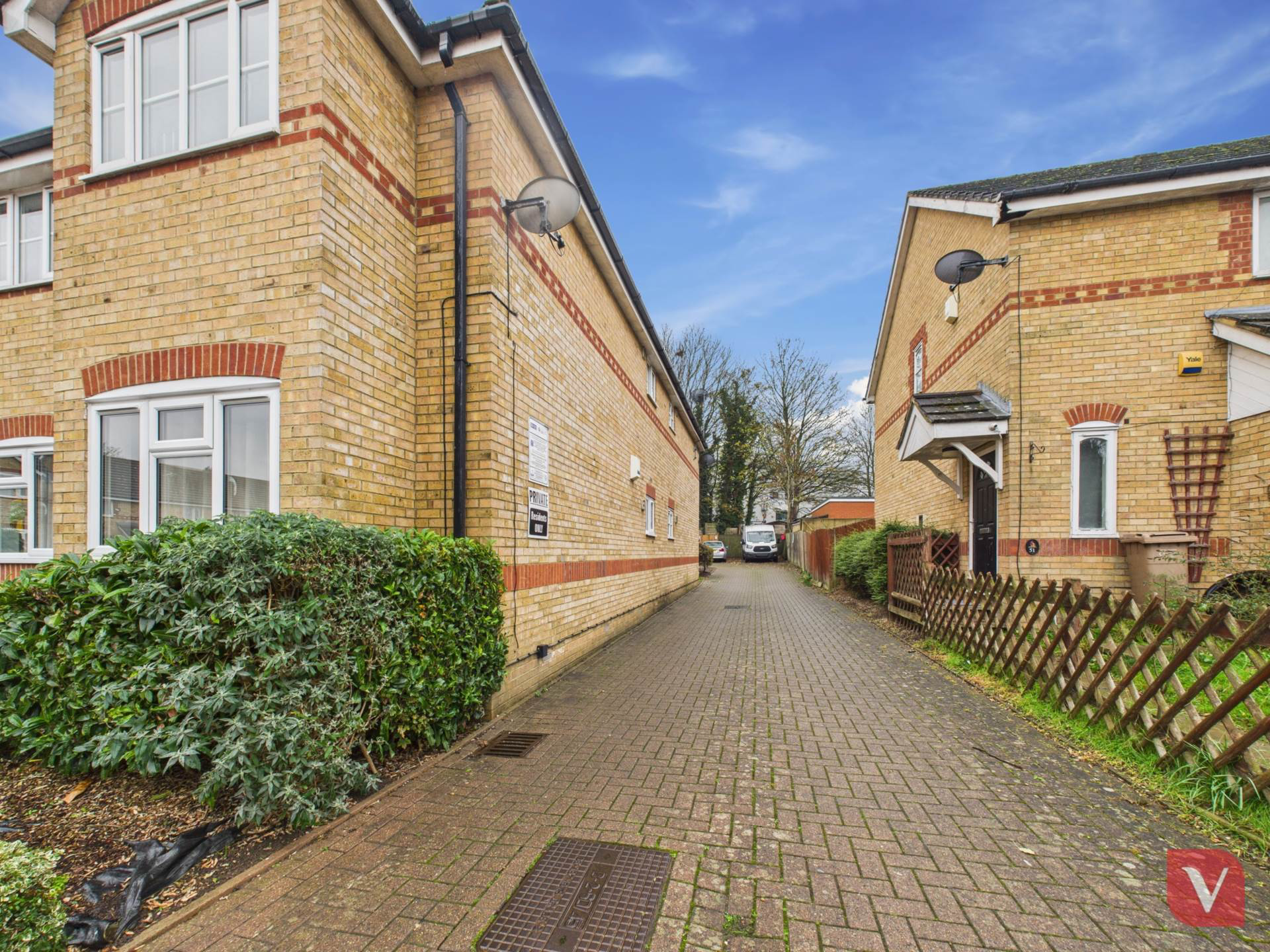 Larkspur Gardens, Luton, photo 5