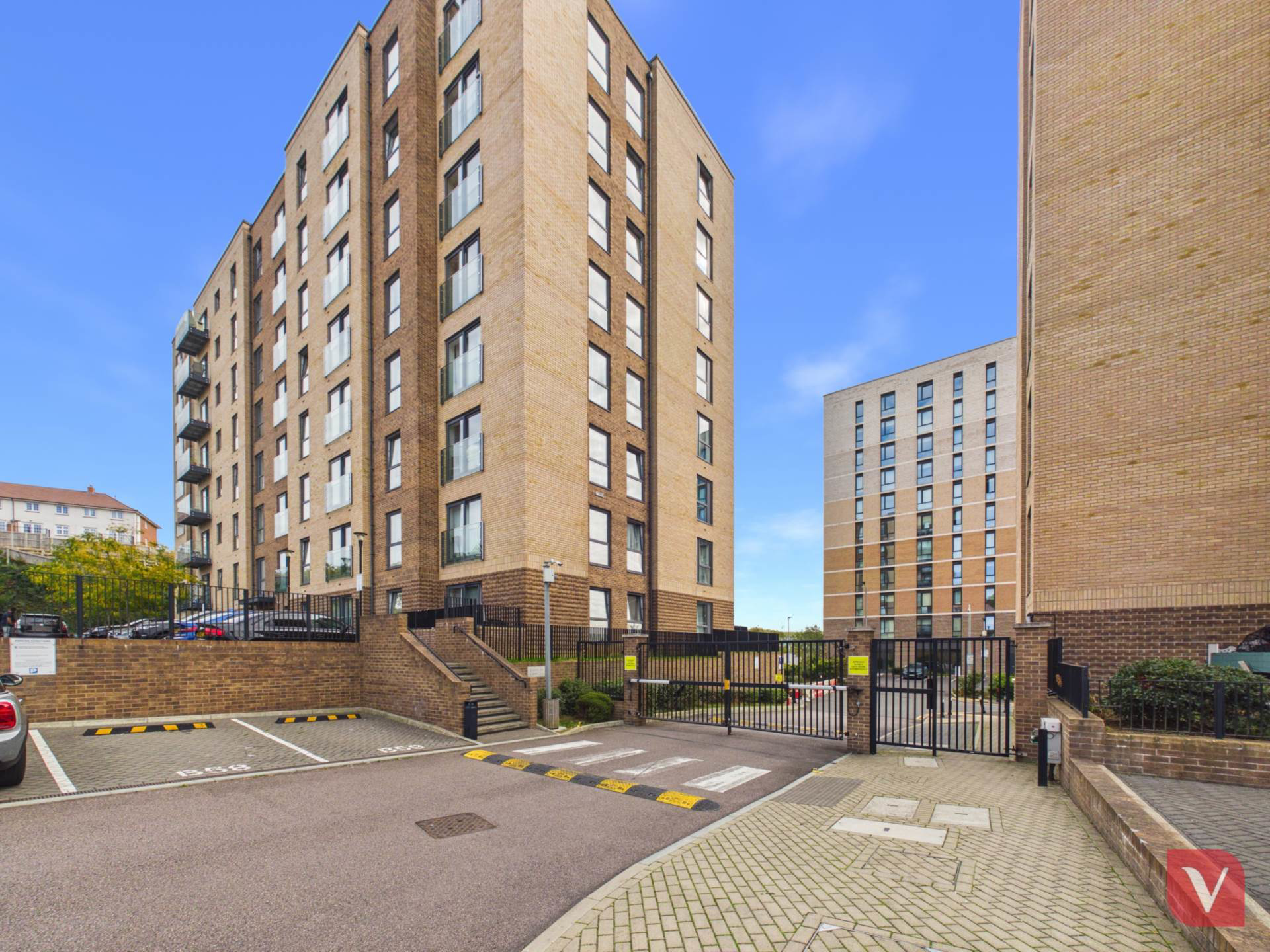 Brooklands Court, Stirling Drive, Luton, photo 9