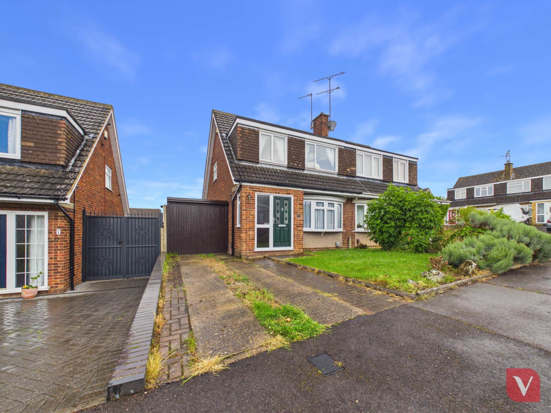 Barking Close, Luton