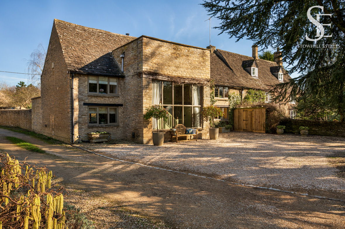Alvescot, Bampton, OX18