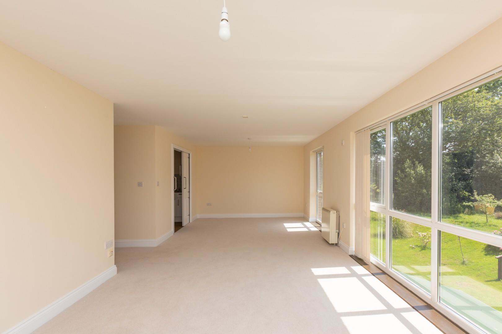 Willow court, Clyne Common, Swansea, photo 3