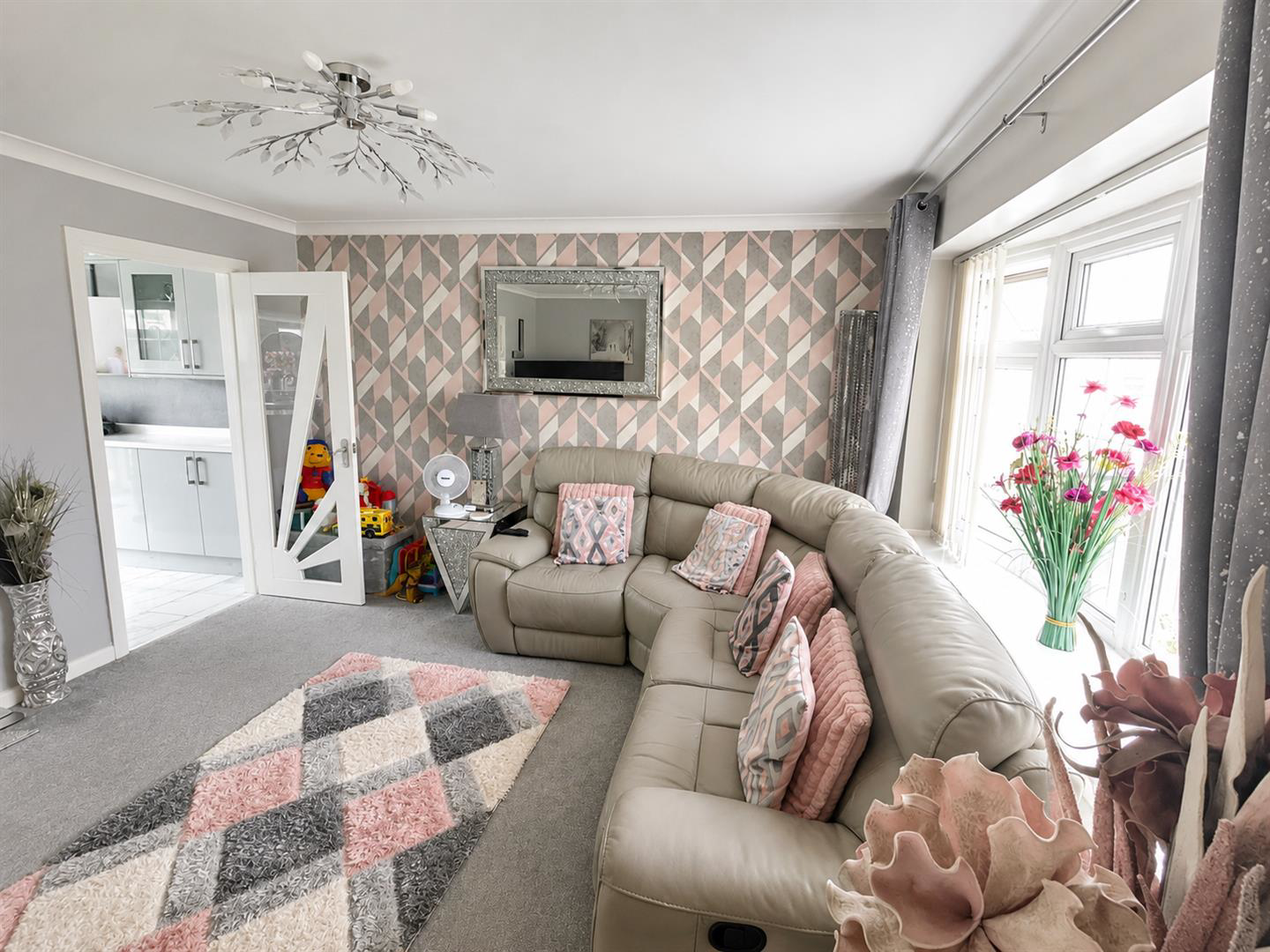 Clos Vernon Watkins, Gorseinon, Swansea, photo 3