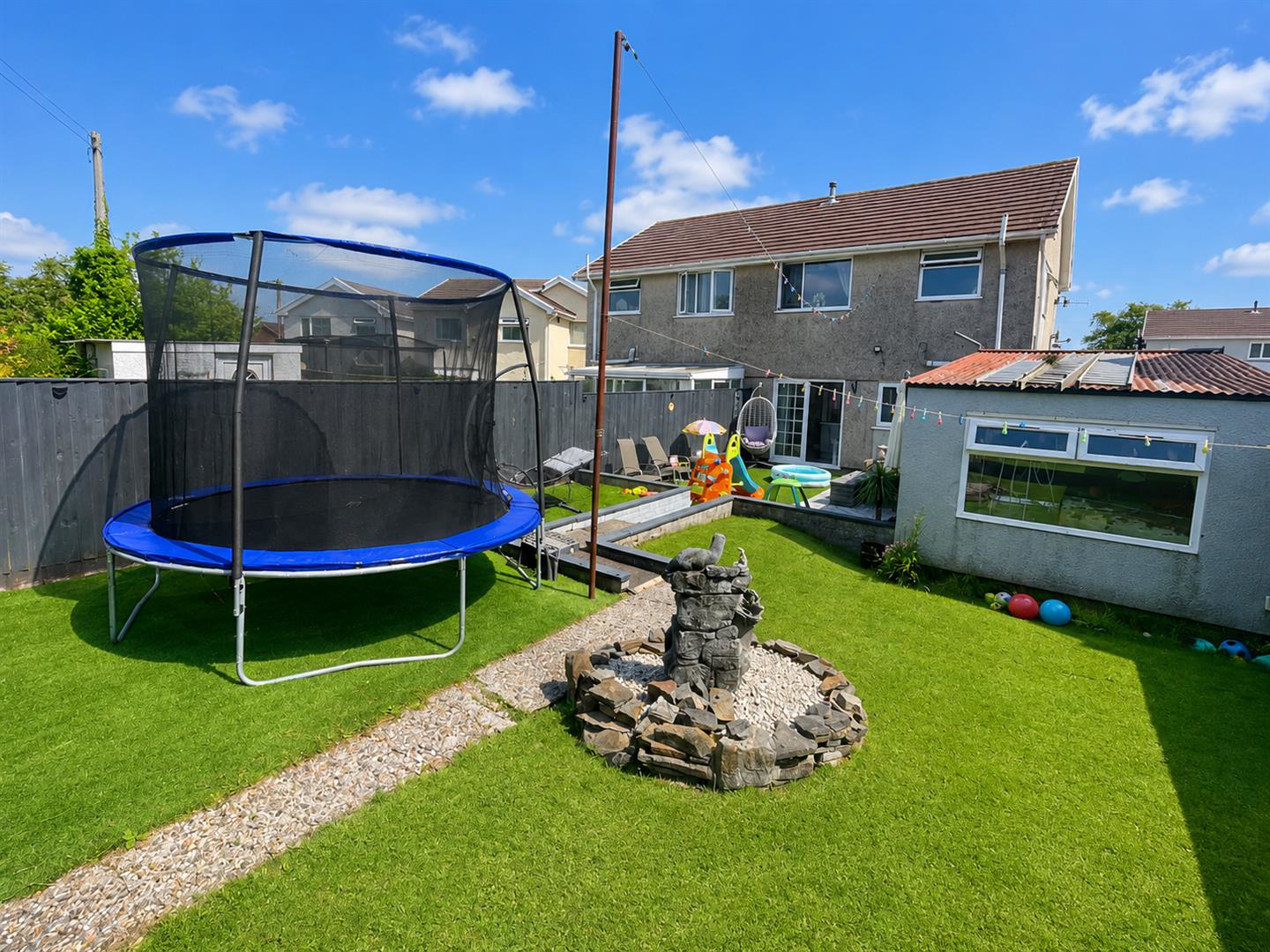 Clos Vernon Watkins, Gorseinon, Swansea, photo 13