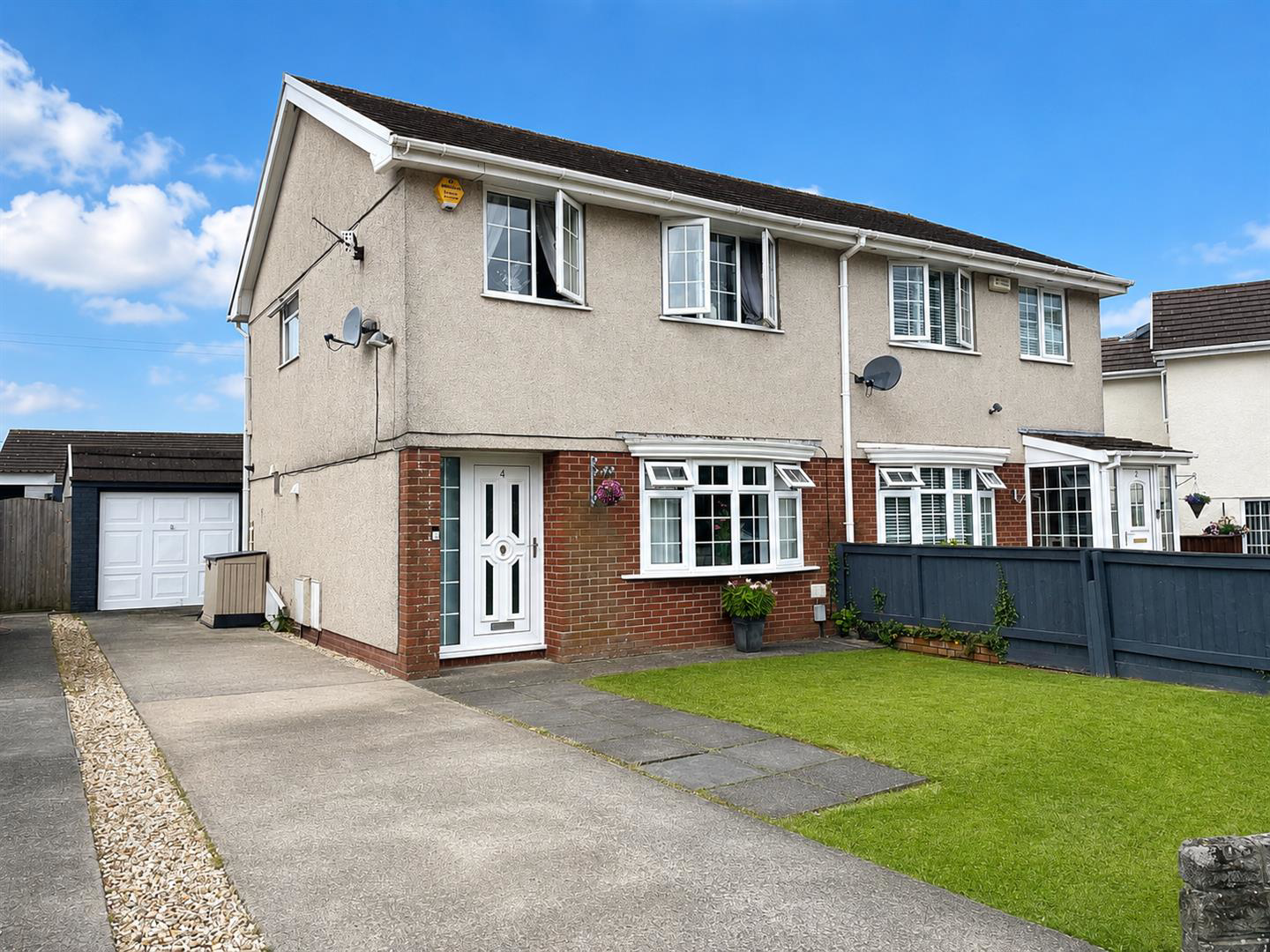 Clos Vernon Watkins, Gorseinon, Swansea