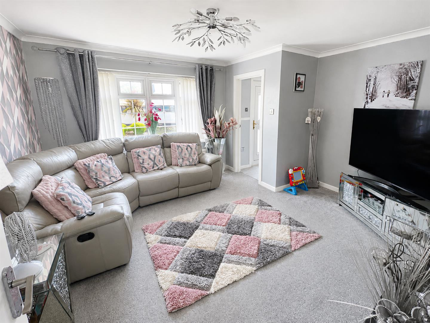 Clos Vernon Watkins, Gorseinon, Swansea, photo 2