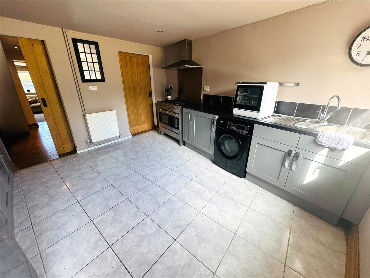 Globe Row, Llanelli, photo 12