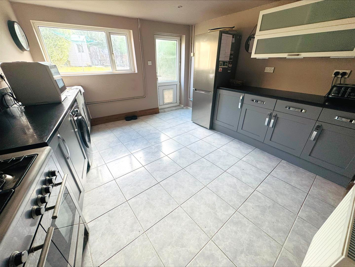 Globe Row, Llanelli, photo 11