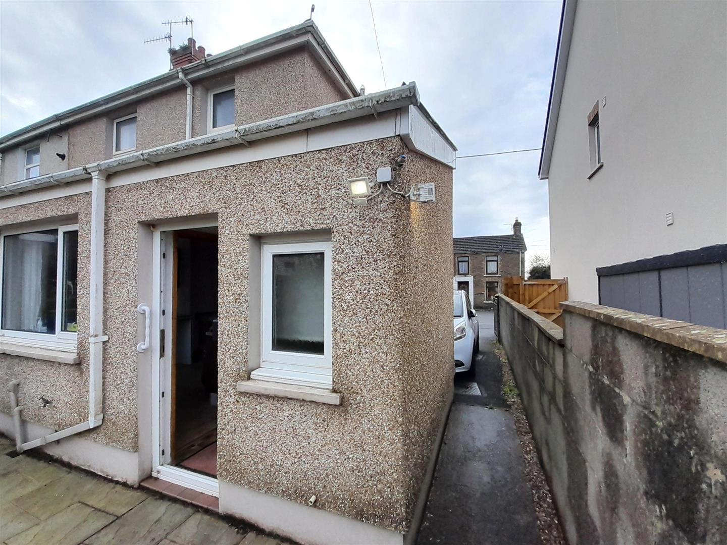 Llwynhendy Road, Llanelli, photo 32