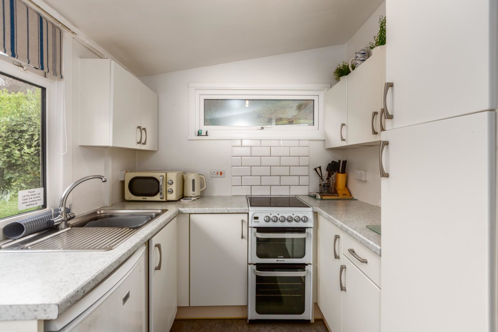 Summercliff Chalets, Caswell, Caswell bay, Swansea, photo 3