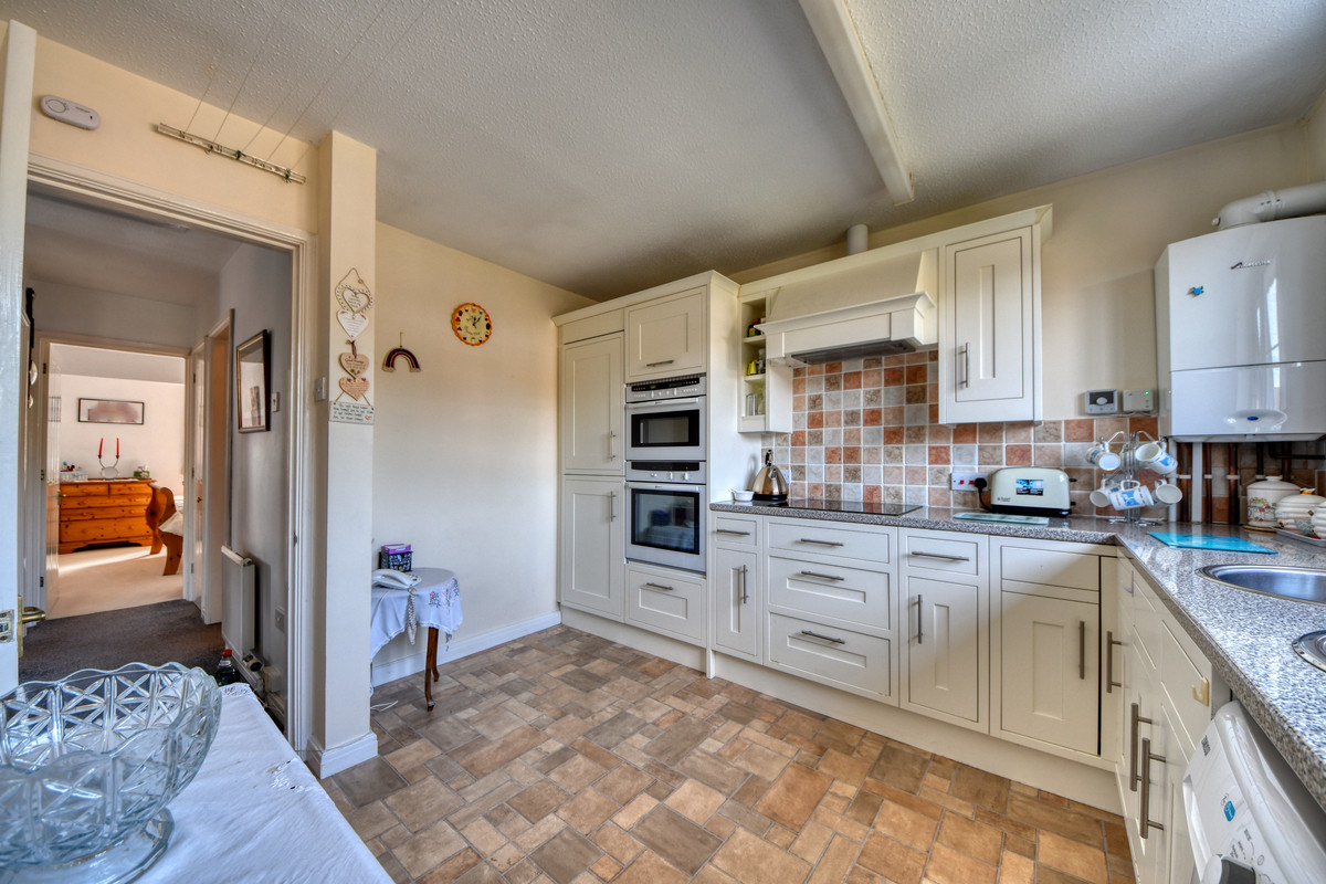 Vicarage Lane, Swindon, SN6, photo 4