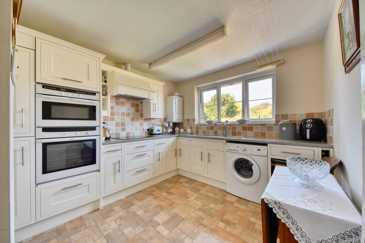 Vicarage Lane, Swindon, SN6, photo 3