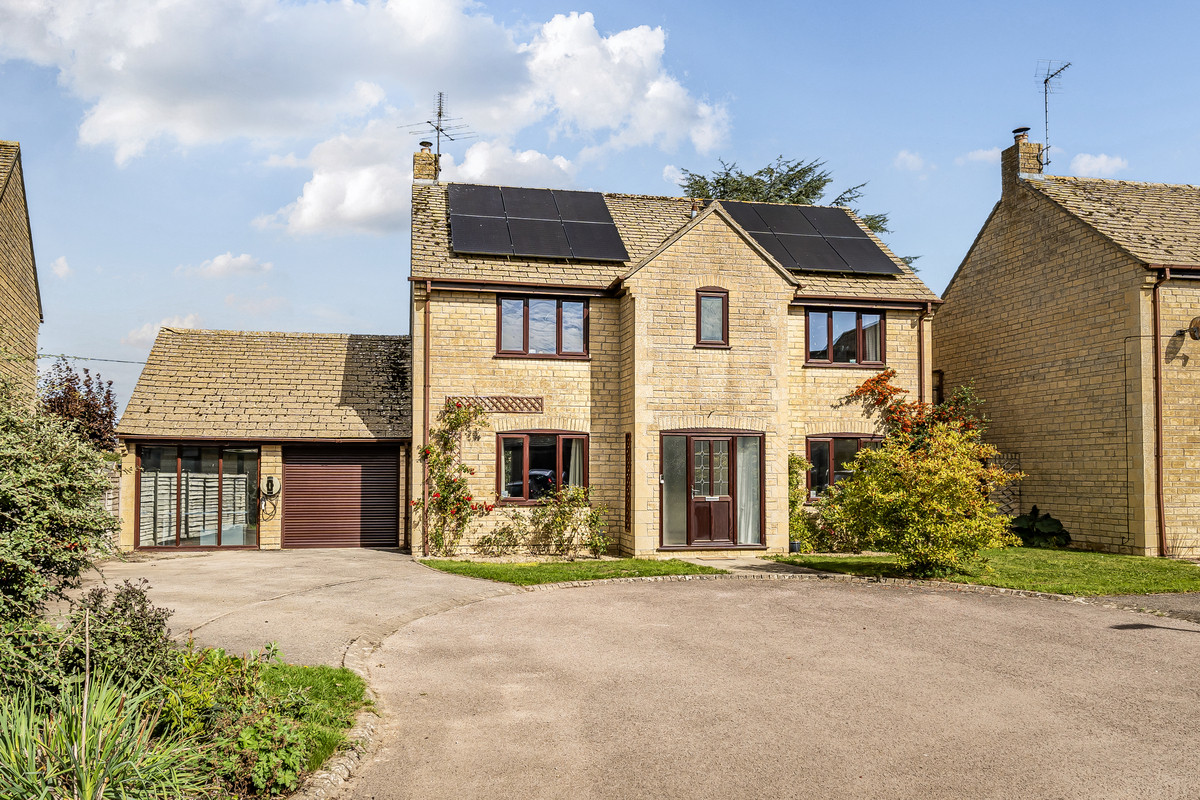 Blicks Close, Hullavington, SN14