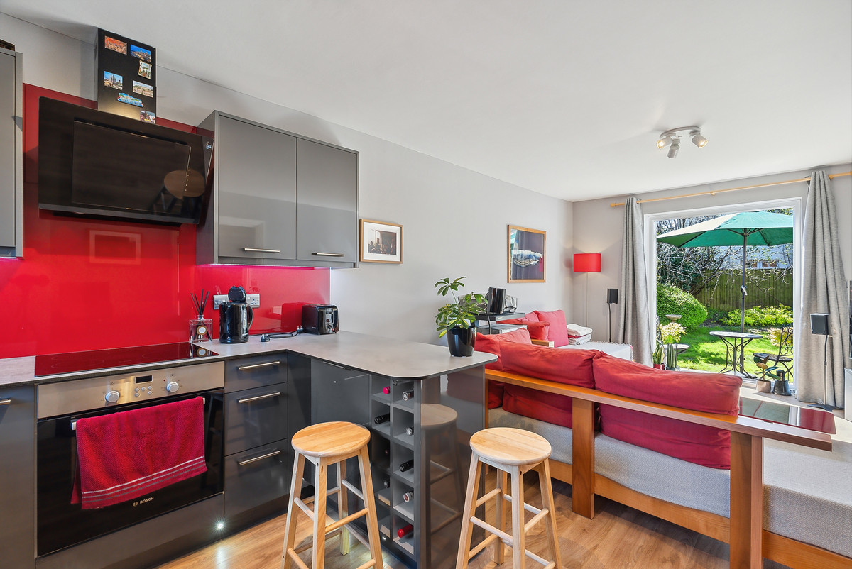 Cedar Court Heathlands Close, Sunbury-on-Thames, TW16, photo 3