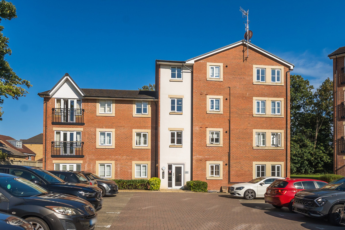 Plantation Close, Bushey, WD23
