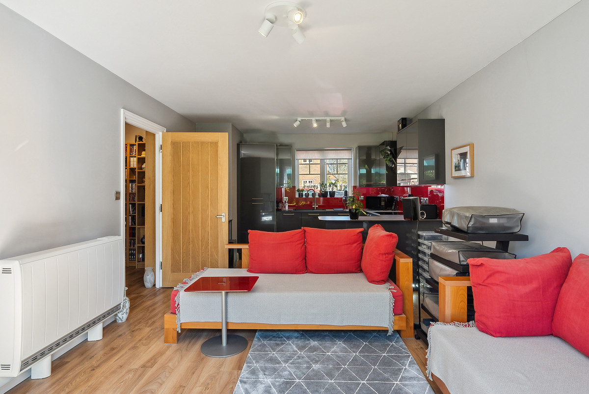Cedar Court Heathlands Close, Sunbury-on-Thames, TW16, photo 13