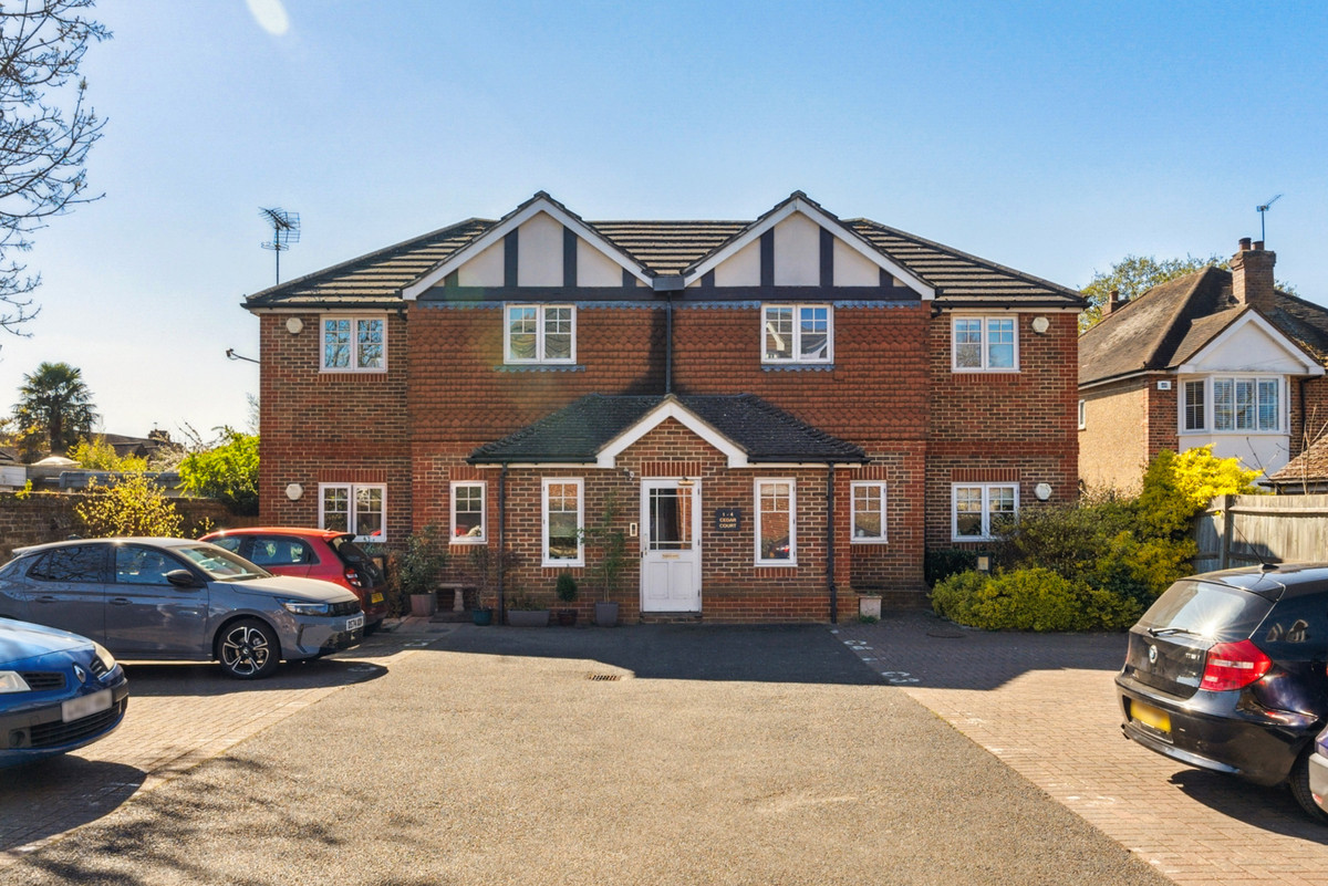 Cedar Court Heathlands Close, Sunbury-on-Thames, TW16, photo 16