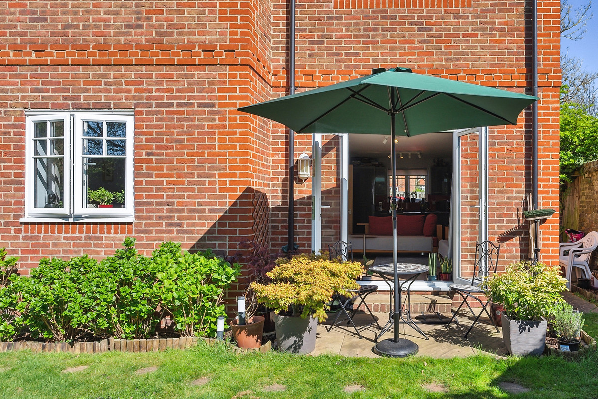 Cedar Court Heathlands Close, Sunbury-on-Thames, TW16, photo 7
