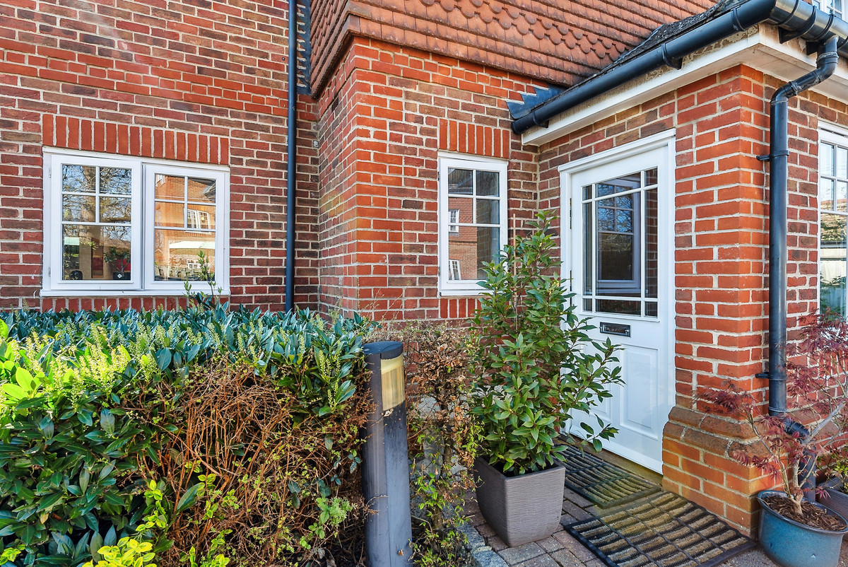 Cedar Court Heathlands Close, Sunbury-on-Thames, TW16