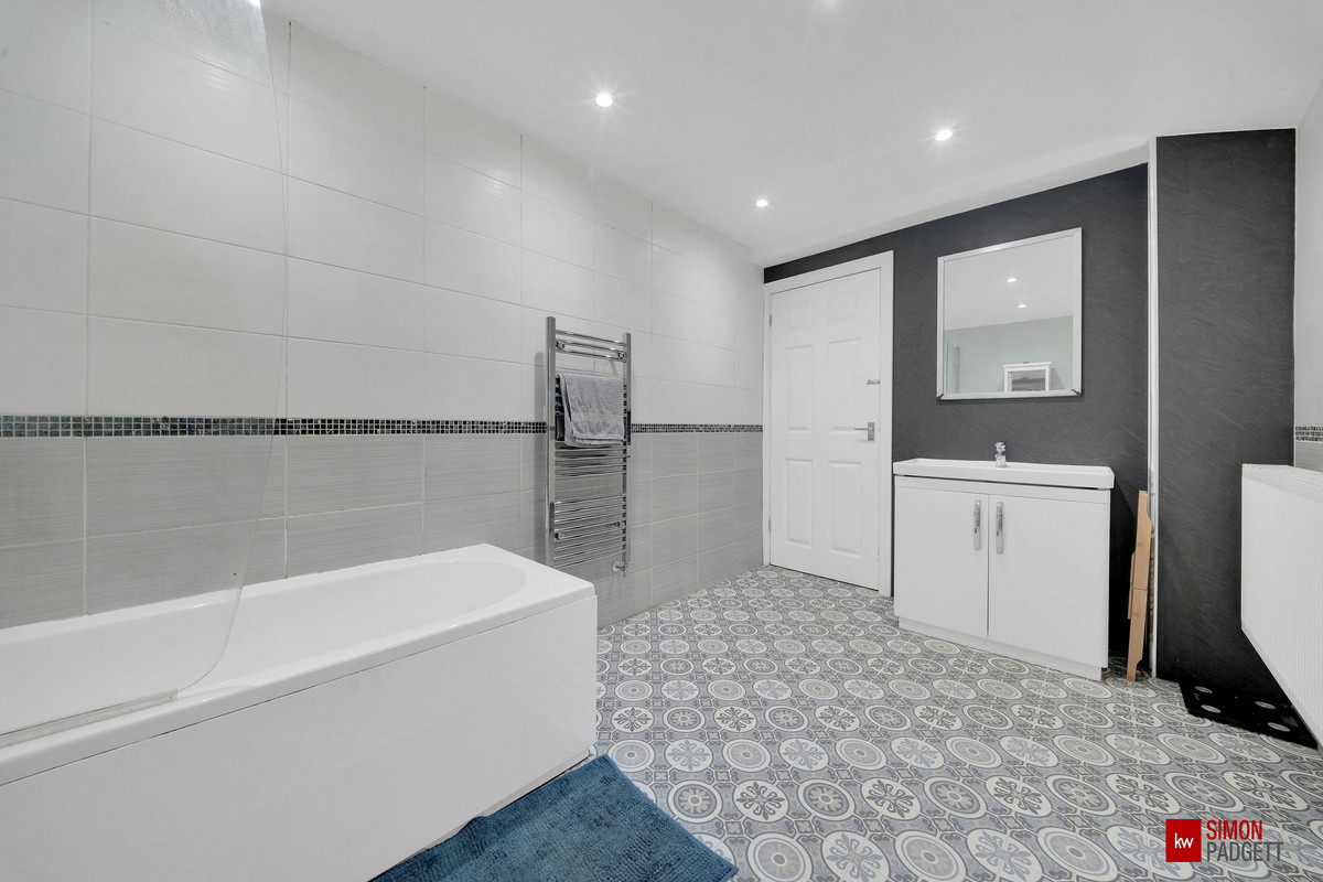 Keighley Road, Colne, BB8, photo 15