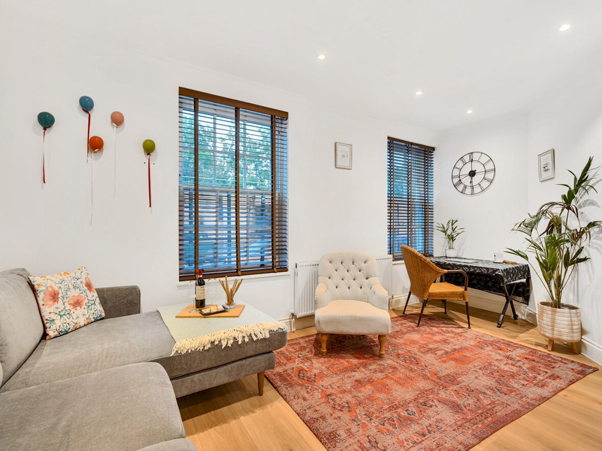 Courtview House, East Molesey, KT8, photo 3