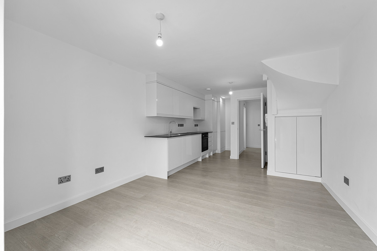 Staines Road, Feltham, TW14, photo 7