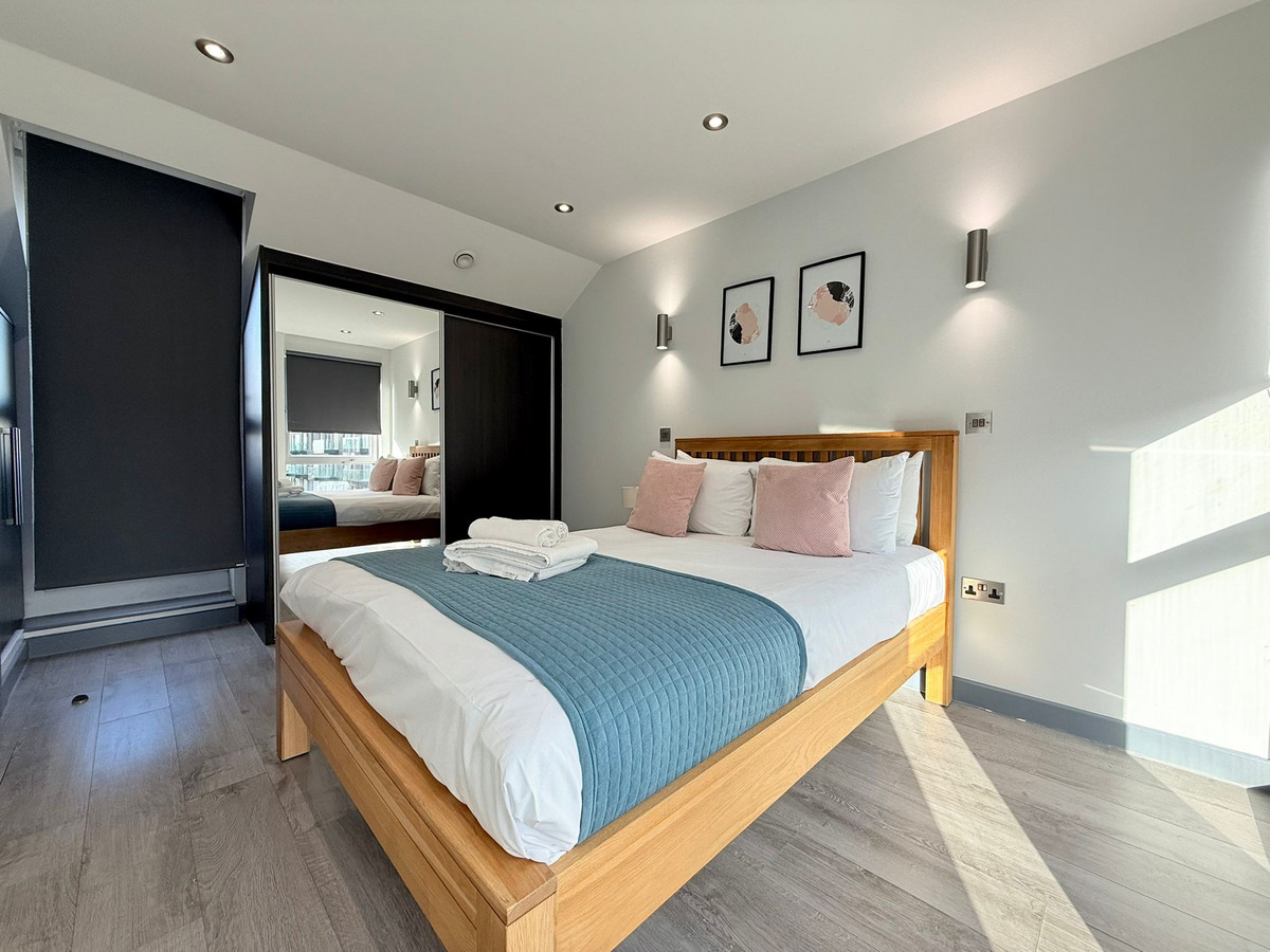 High Road, Wembley, HA9, photo 7