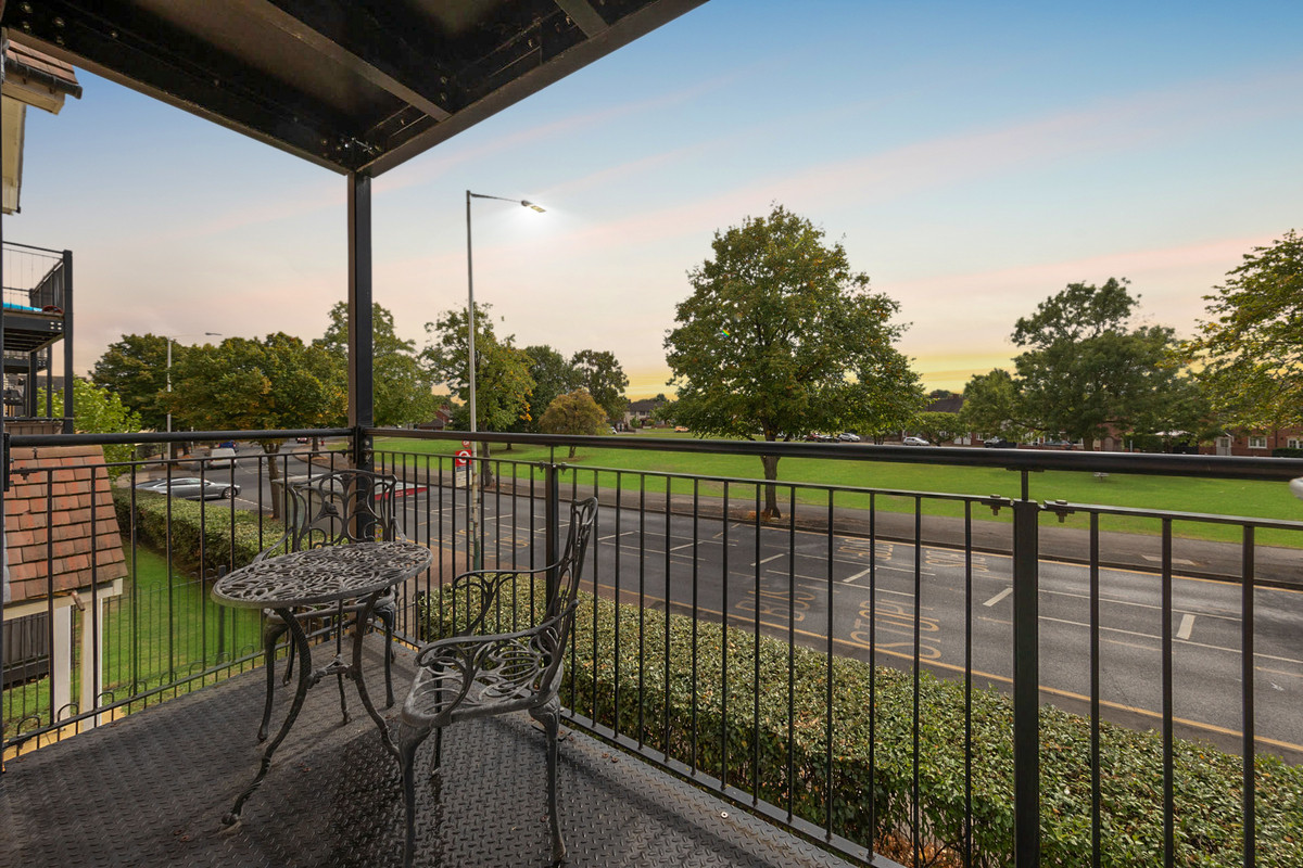 Albermarle House, Bernwelle Avenue, Romford, RM3, photo 5