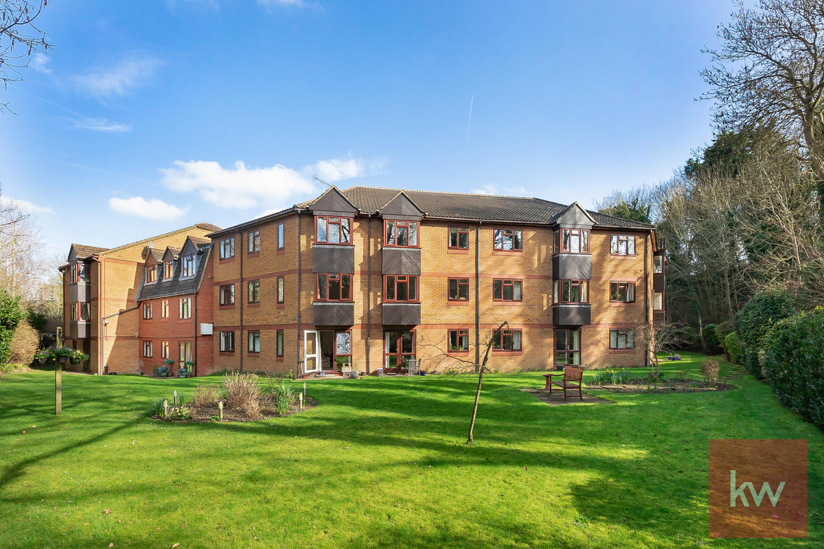 Crescent Dale, Shoppenhangers Road, Maidenhead, SL6