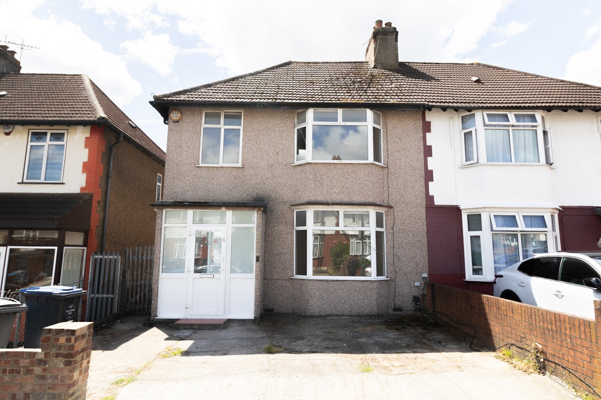 St. James Gardens, Wembley, HA0