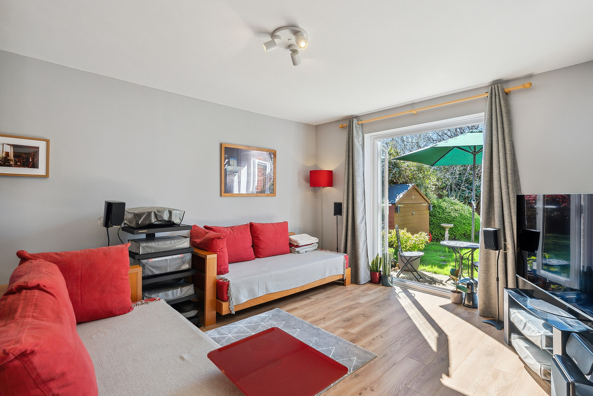 Cedar Court Heathlands Close, Sunbury-on-Thames, TW16, photo 2