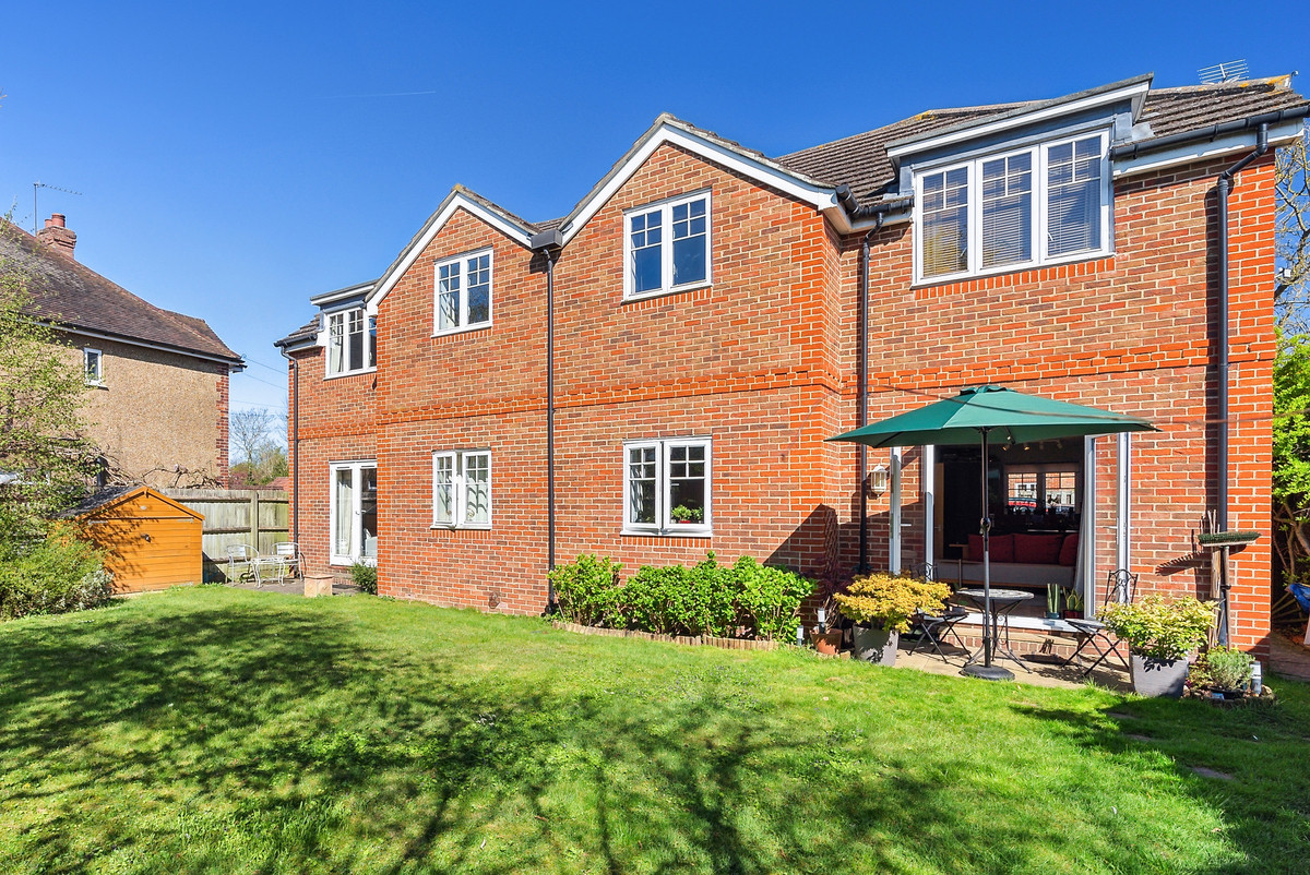 Cedar Court Heathlands Close, Sunbury-on-Thames, TW16, photo 14