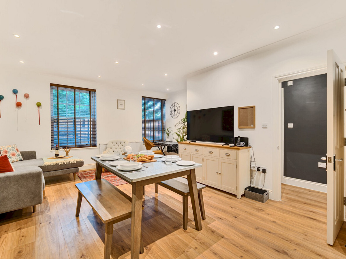Courtview House, East Molesey, KT8, photo 4
