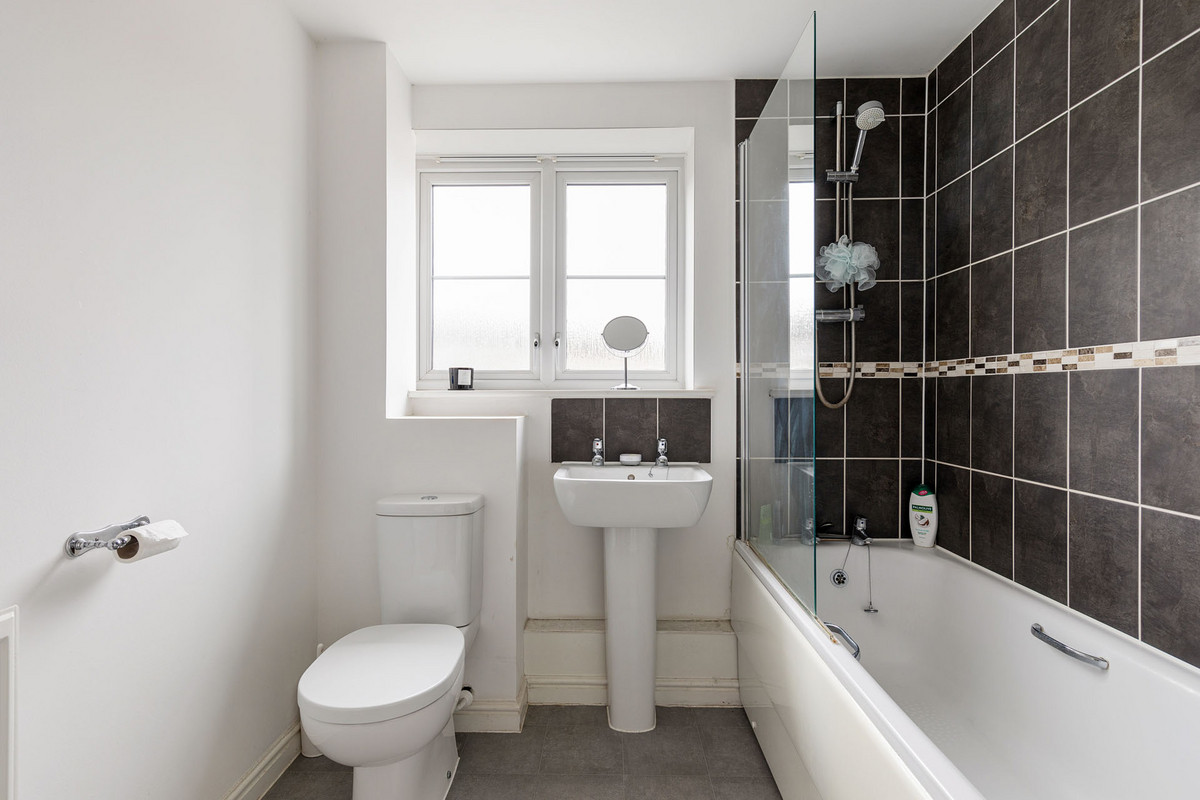 Albermarle House, Bernwelle Avenue, Romford, RM3, photo 7