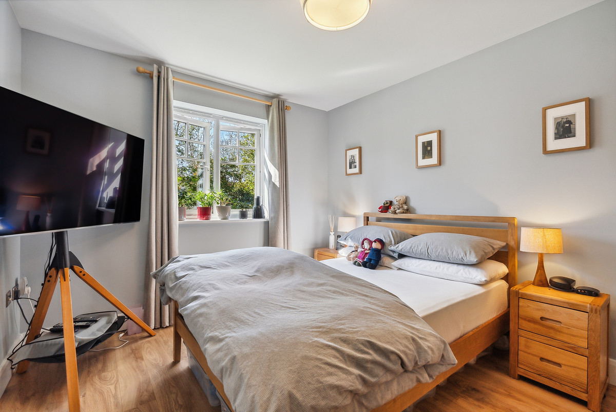Cedar Court Heathlands Close, Sunbury-on-Thames, TW16, photo 10