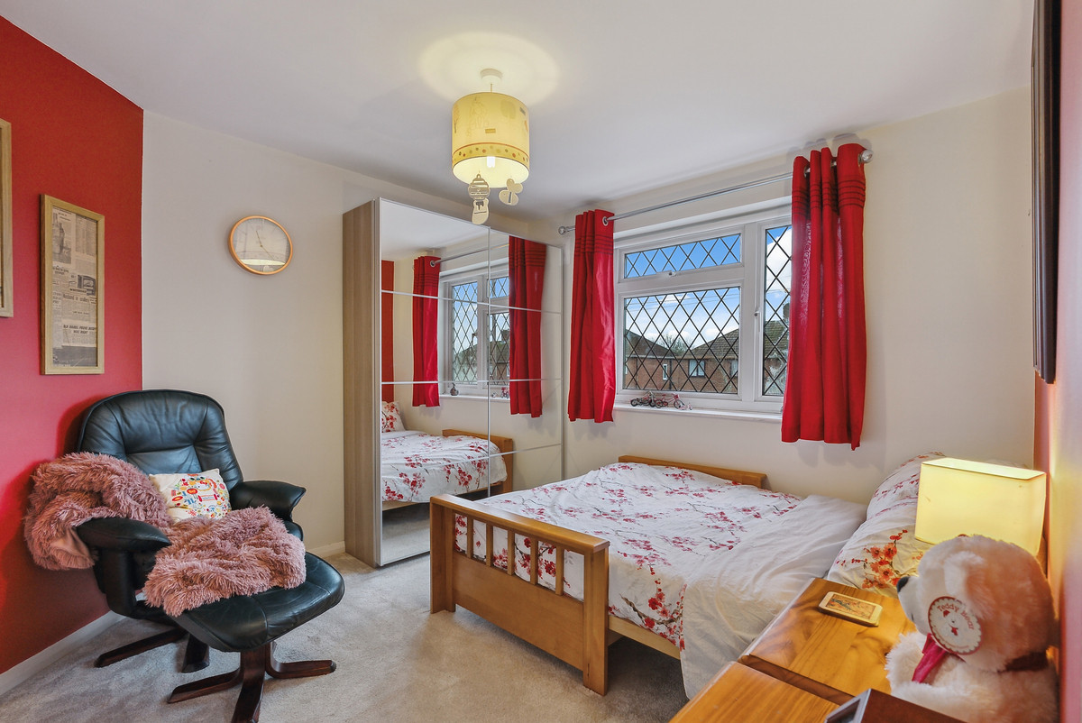 Brightside Avenue, Staines-upon-Thames, TW18, photo 13