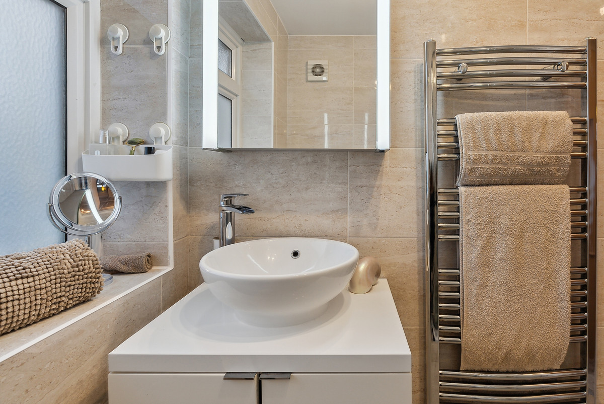 Brightside Avenue, Staines-upon-Thames, TW18, photo 3