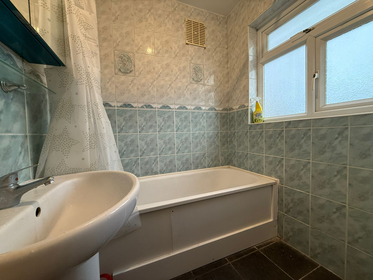 Oldfield Lane North, Greenford, UB6, photo 8