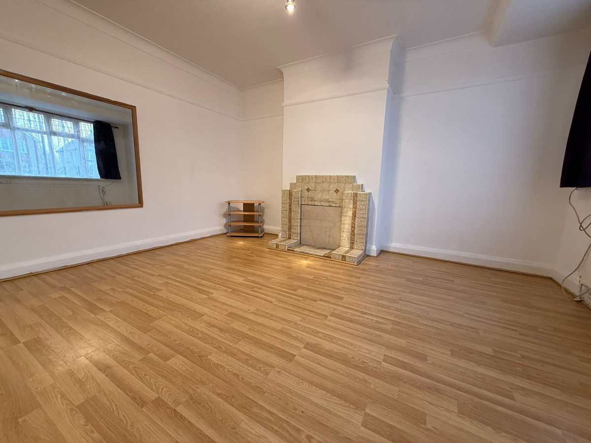 Oldfield Lane North, Greenford, UB6, photo 4
