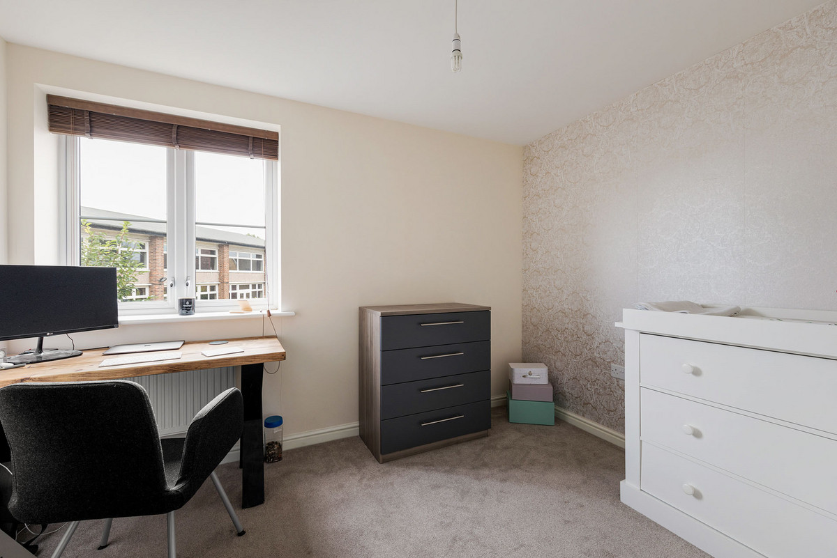 Albermarle House, Bernwelle Avenue, Romford, RM3, photo 9